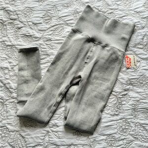 Stylish Ribbed Gray Leggings